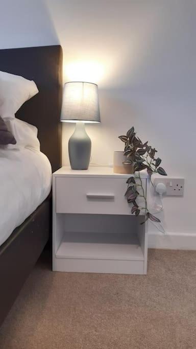 Free Parking Spacious Home Cardiff Extérieur photo