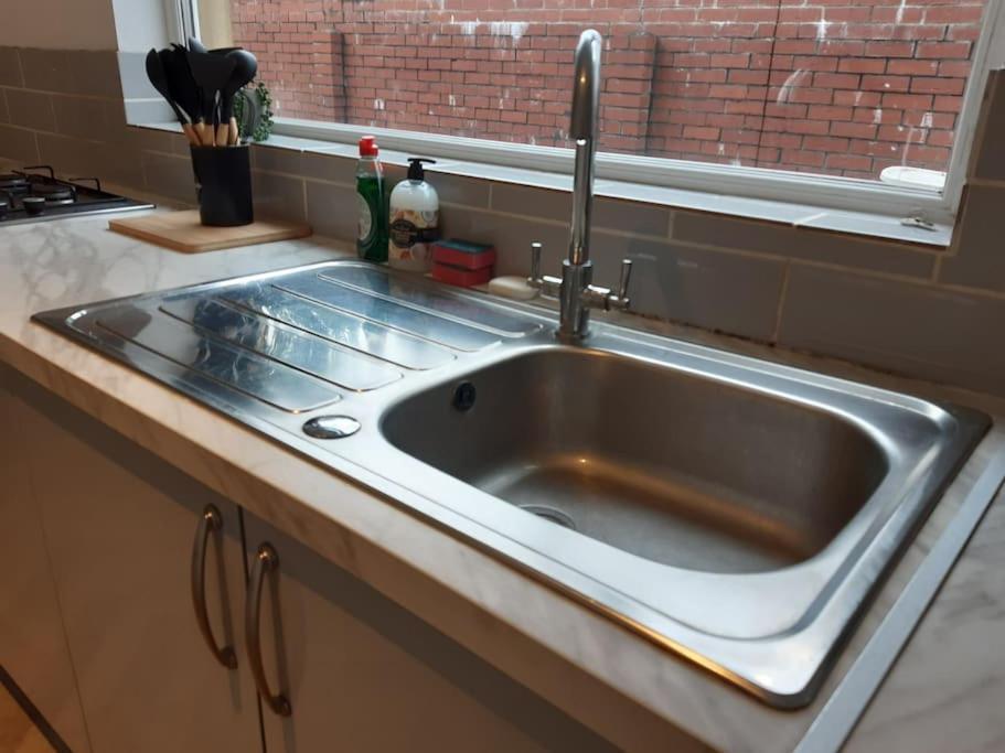 Free Parking Spacious Home Cardiff Extérieur photo