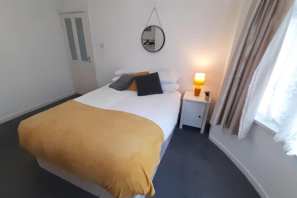 Free Parking Spacious Home Cardiff Extérieur photo